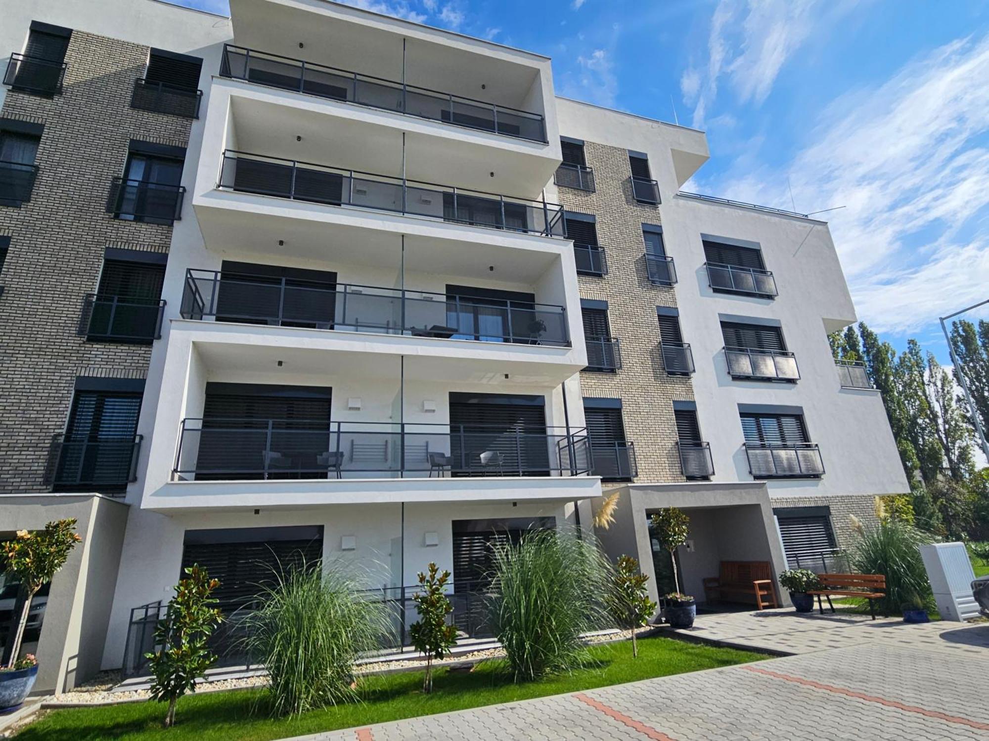 Harmonia Riva Apartman B11 Dunajská Streda Exterior photo