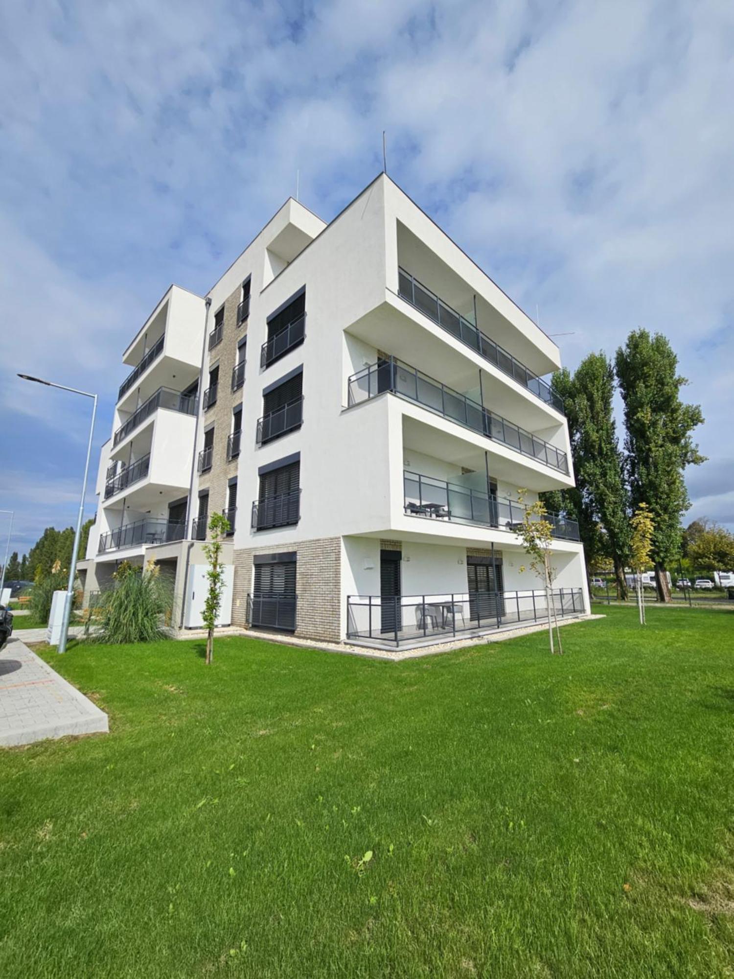 Harmonia Riva Apartman B11 Dunajská Streda Exterior photo